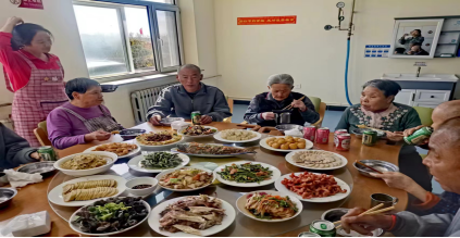 老人共享美味佳肴.png